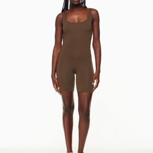 Aritizia Babaton Contour squareneck Romper
